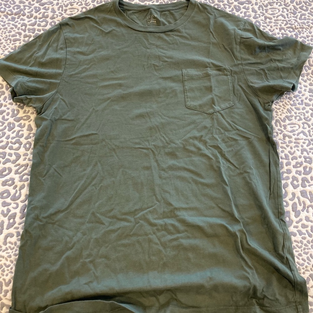 🔥Men’s J Crew Lightwe army green t shirt 🔥